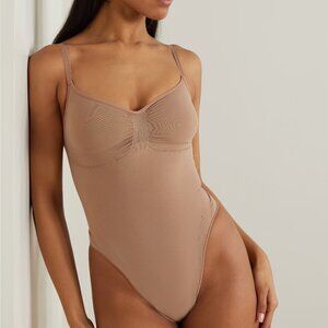 SKIMS I SLEEVELESS SCULPT I BODYSUIT